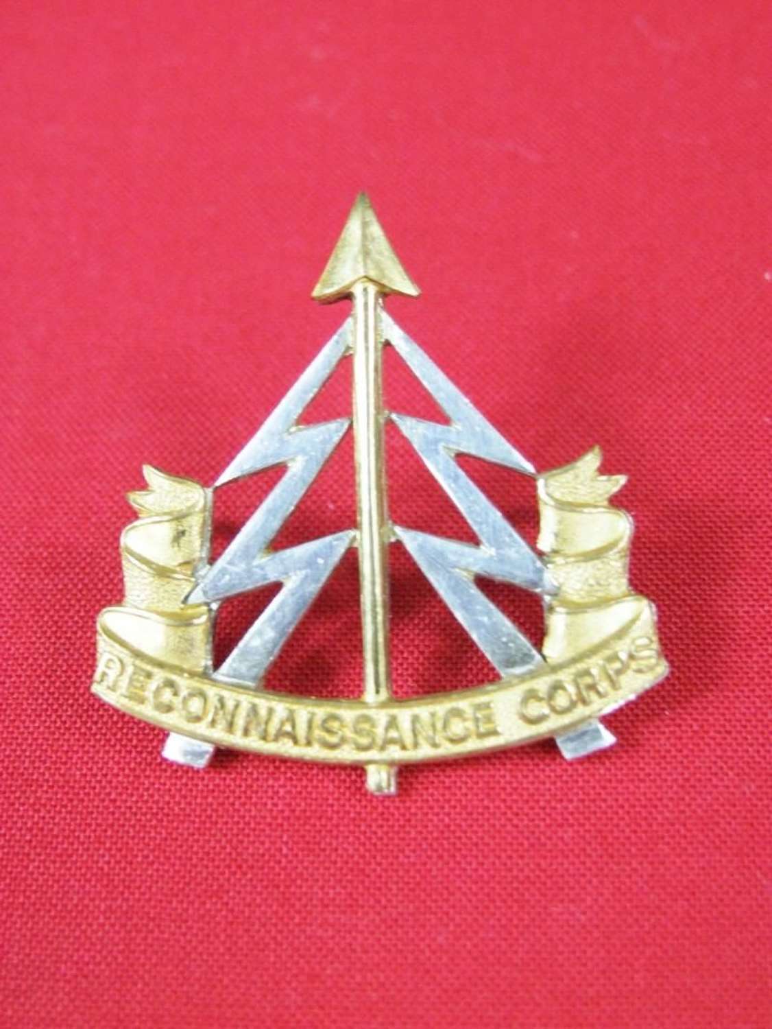 Reconnaissance Corps Officer's Beret Badge in Silvered White and Gilt