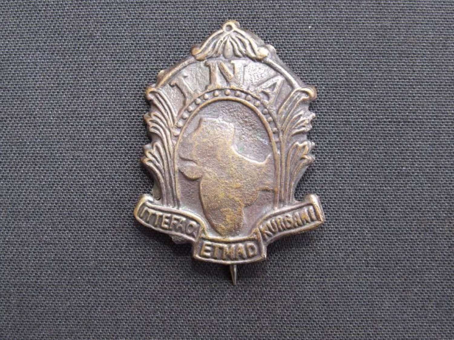 WW11 Indian National Army (Azad Hind) Cap Badge