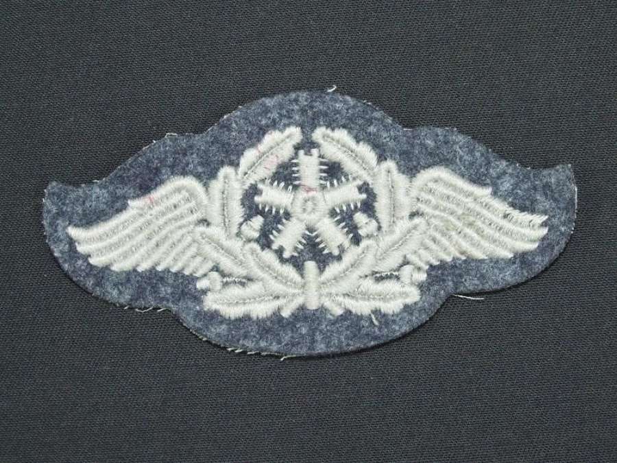 Luftwaffe Specialty Badge for Flying Technical Personnel.