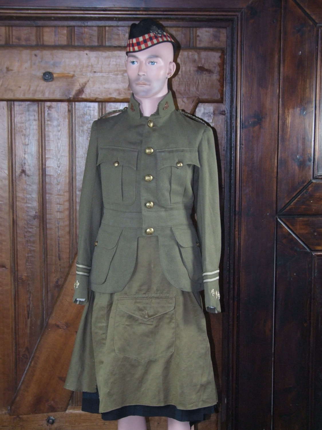 WW1 Uniform Collection Captain In the 5th Royal Highlanders Canada