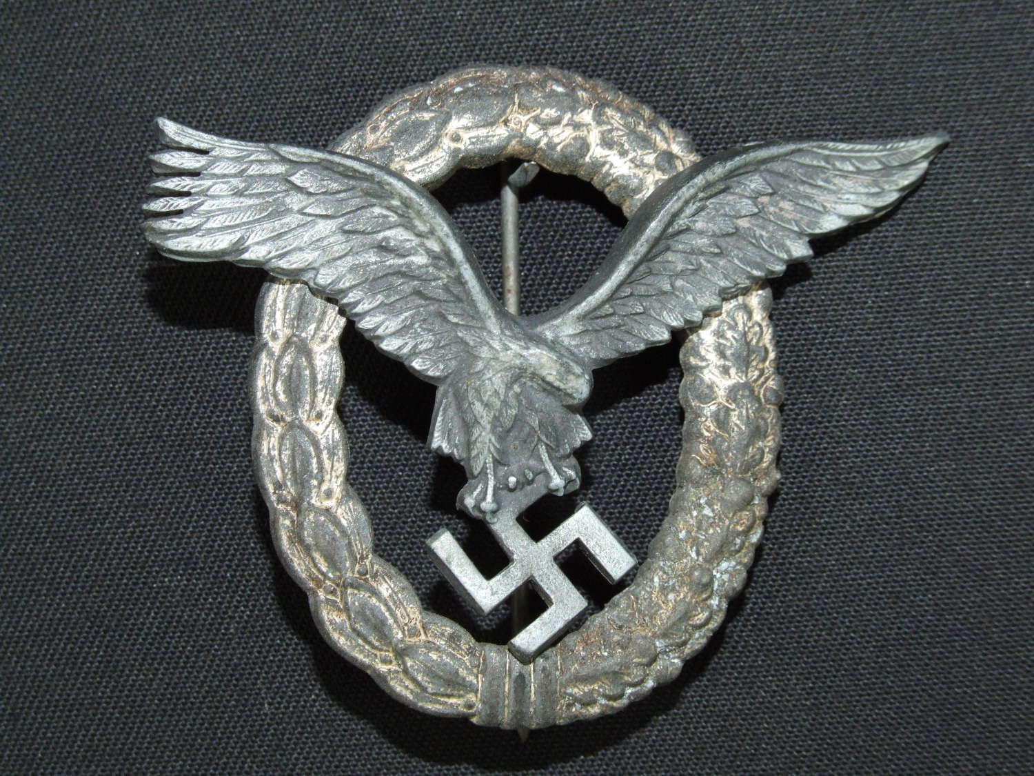 Mid to Late War Luftwaffe Pilot's Badge in Zinc - FLL