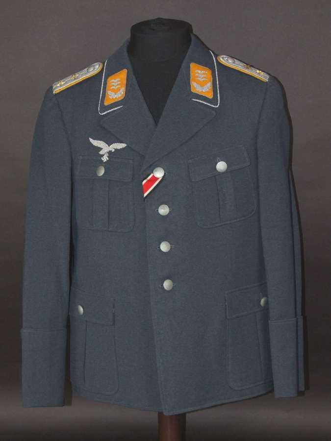 Luftwaffe Hauptmann's Service Dress Tunic. Flying Branch