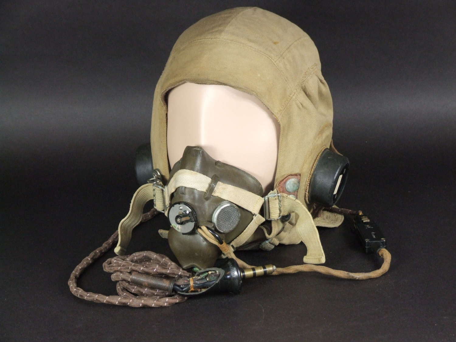 D Type helmet and 3/45 Dated H mask to a Special Duties Pilot
