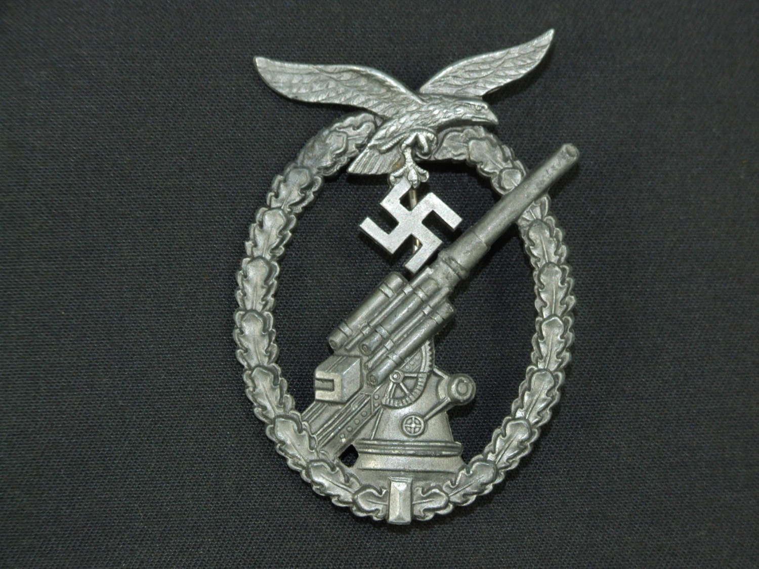 Unmarked Luftwaffe Flak Badge in Zinc