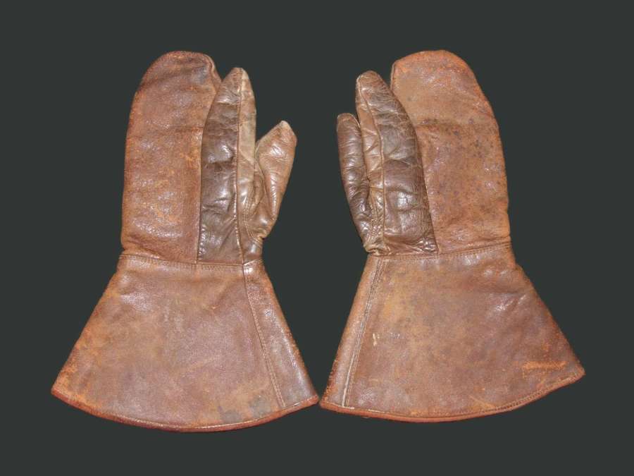 RFC / RNAS WW1 Mittens with Trigger Finger