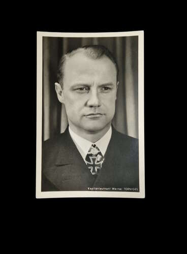 Ritterkreuzträger Postcard of Kapitänleutnant Werner Tögniges by Hoffmann.