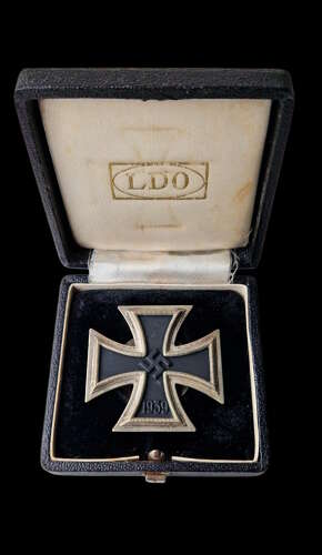 Very rare Screwback 1939 Iron Cross First Class in LDO case by Boerger & Co marked L/57