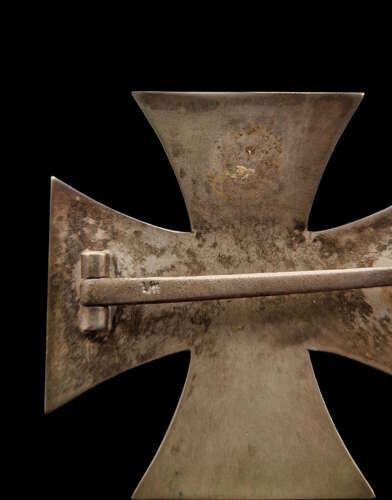 Rare marked variant 1939 Iron Cross First Class in LDO case by Deumer L/11 A very nice co