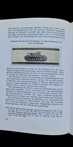 Die Auszeichnungen des GrossDeutschen Reichs book by Dr Doehle Reprint 2000.